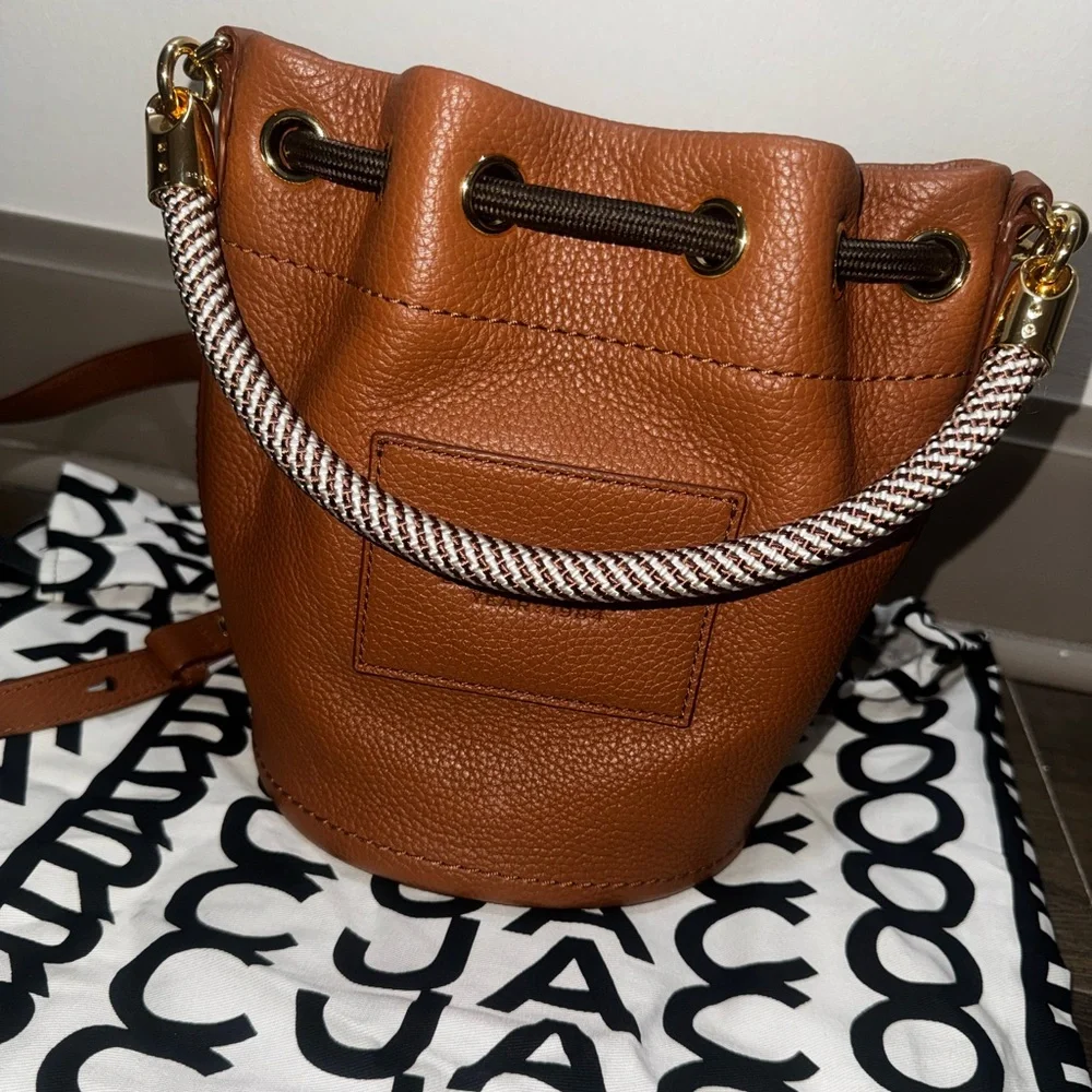 Marc Jacobs Caramel Brown Pebbled Leather Bucket Crossbody Bag - Picture 4 of 8